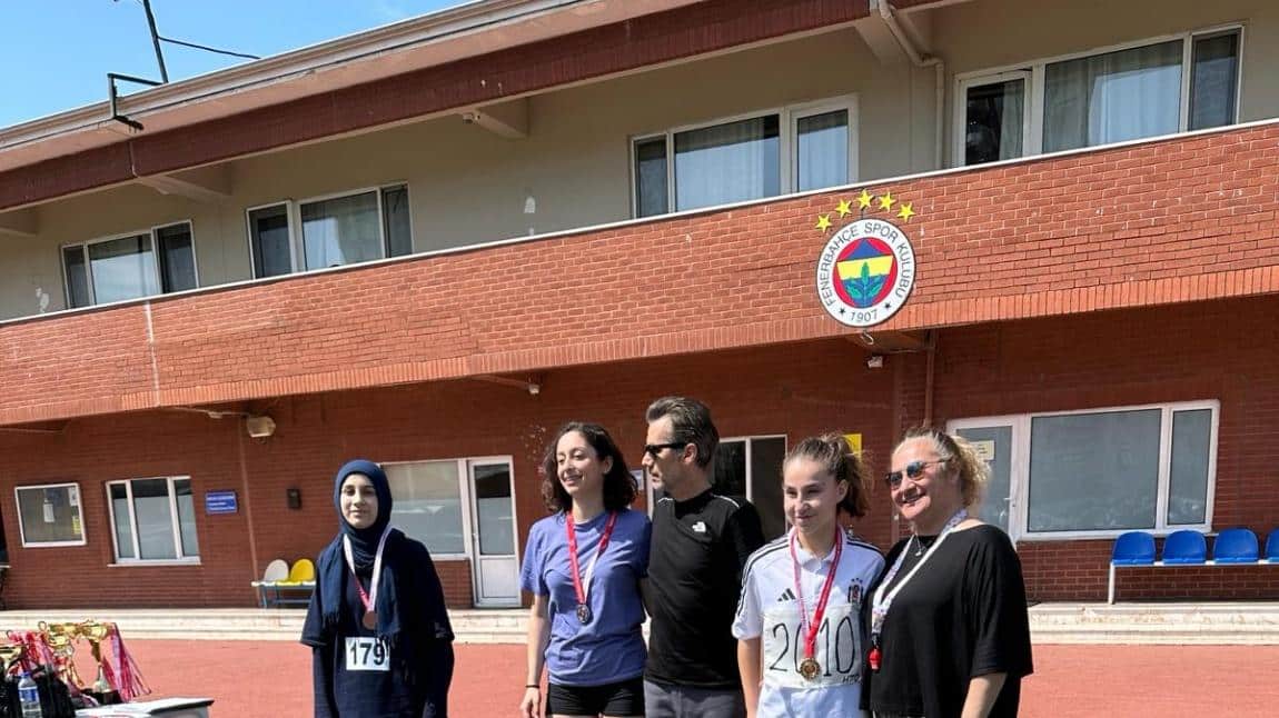 2024 Egemenlik Koşusunda Kadıköy İlçesinde Yıldız Kızlar Kategorisinde 3.lük alan Öğrencimiz 7-B sınıfından Zeynep Demirtaş Oldu